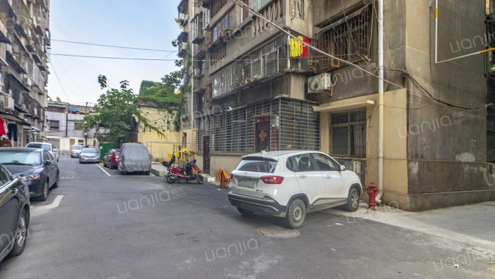 劳动街纺织品小区家属院外景图