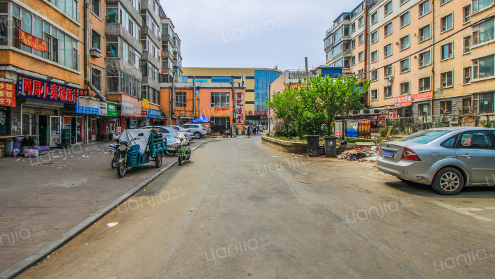 欧亚卖场家属院外景图