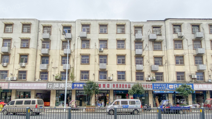 五金交电化工公司商住楼外景图