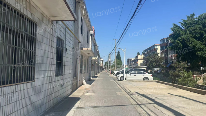 八舍小区外景图