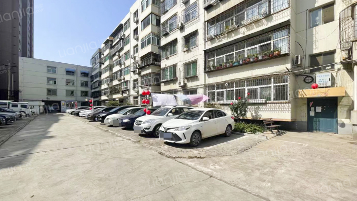 园林汽车队宿舍外景图