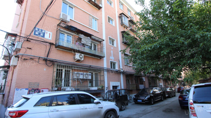 东大桥斜街外景图