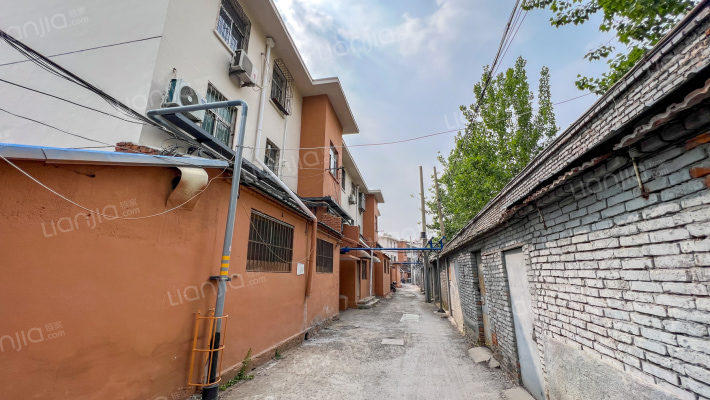 铁路综合楼外景图