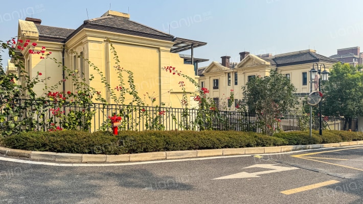 融创紫泉枫丹三期外景图