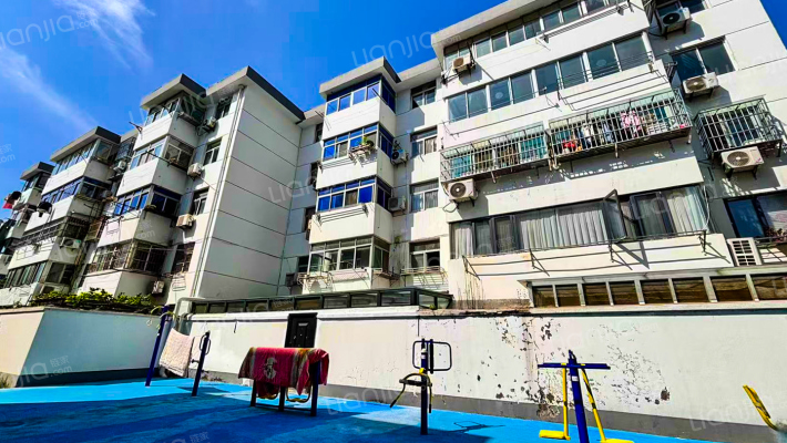 邮政局宿舍南院外景图