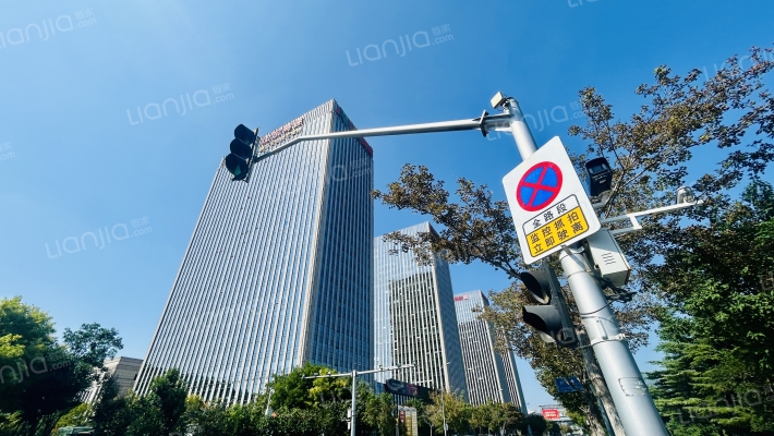 银丰财富广场外景图