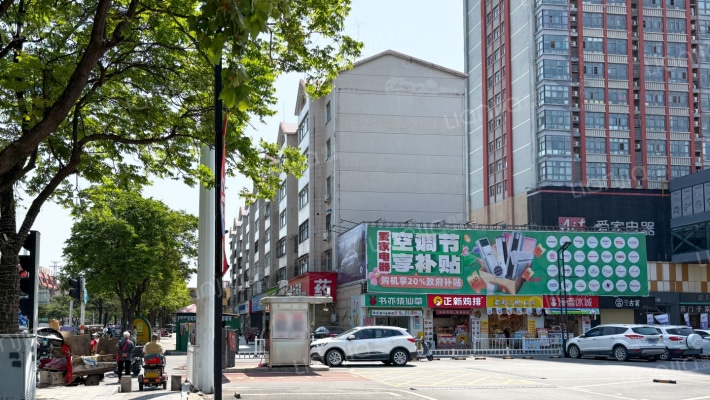 大修厂家属院外景图