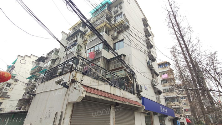 长发东村外景图