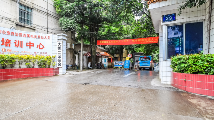 大板二区宿舍外景图