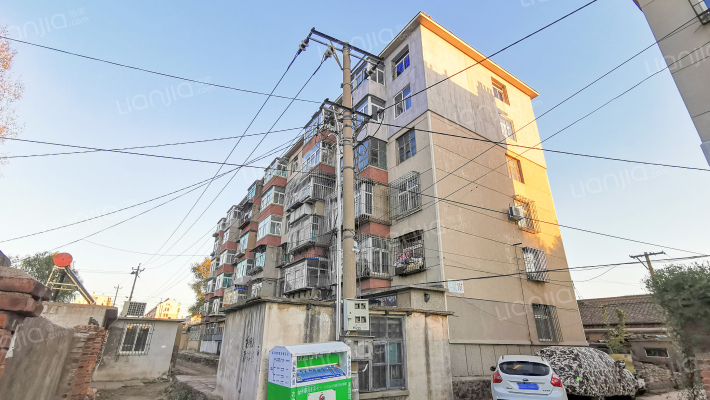 自来水家属楼外景图