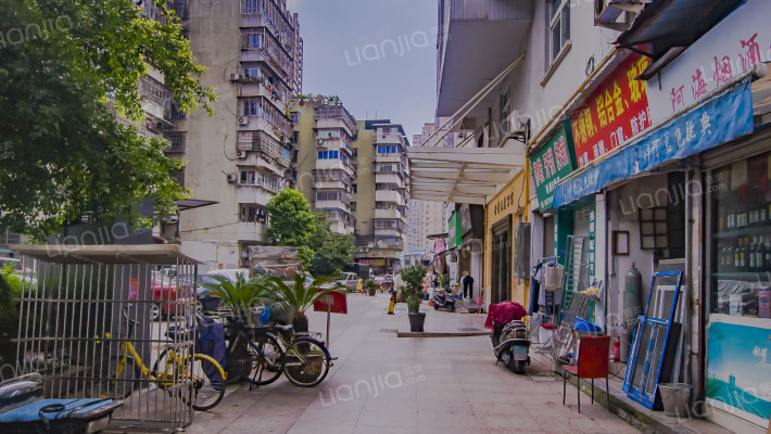 行前大厦外景图