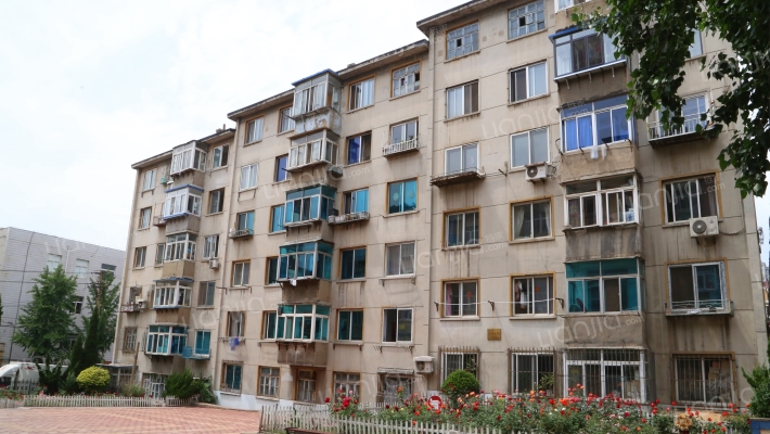 北京街南外景图