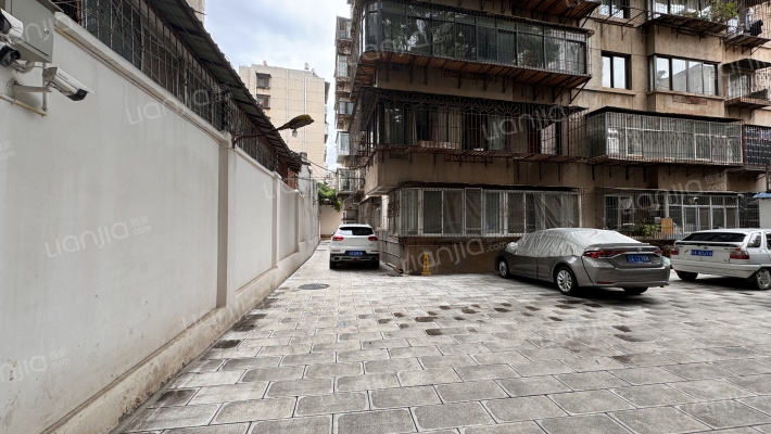 云南省工商局职工宿舍外景图