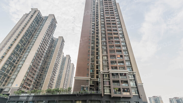 名豪丽城外景图