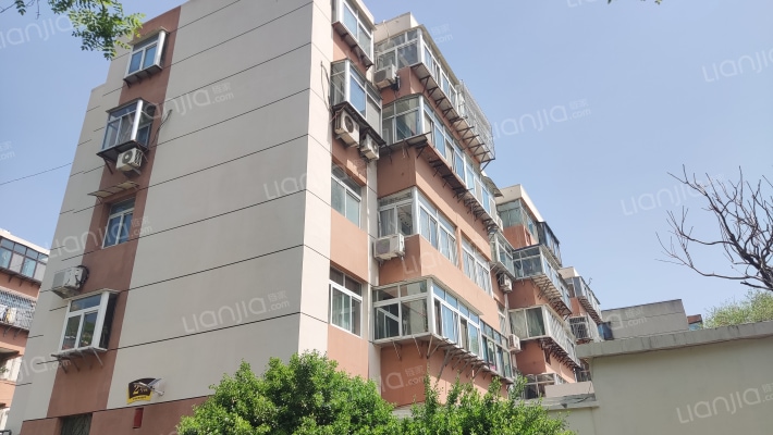 卫校宿舍外景图