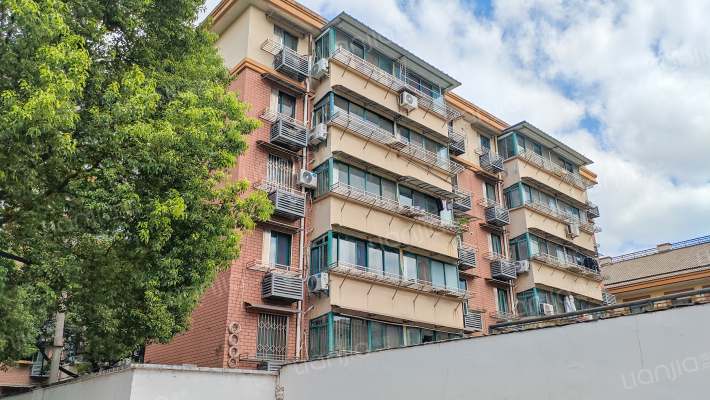 铁路西站宿舍外景图