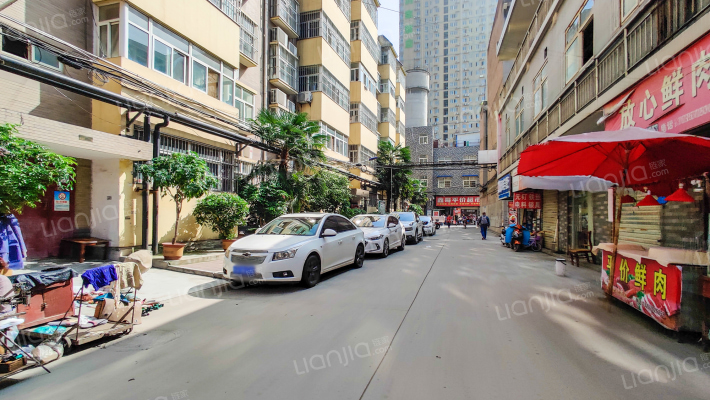 梁一小区外景图