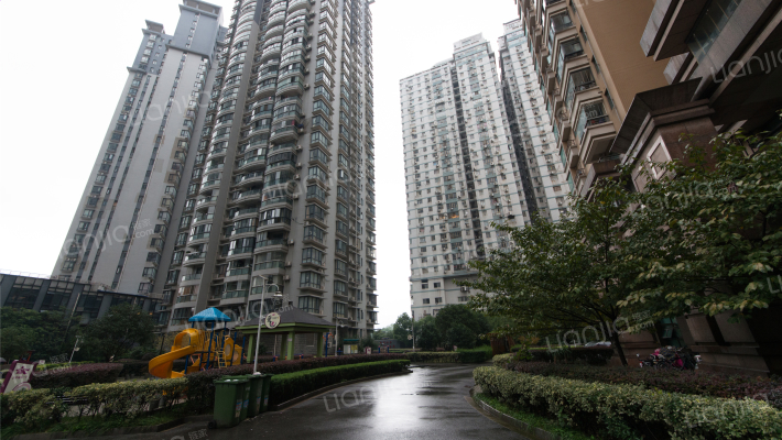 外滩棕榈泉外景图