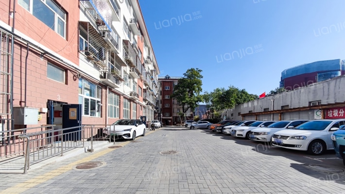 新华东街外景图