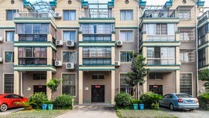 华群小区外景图