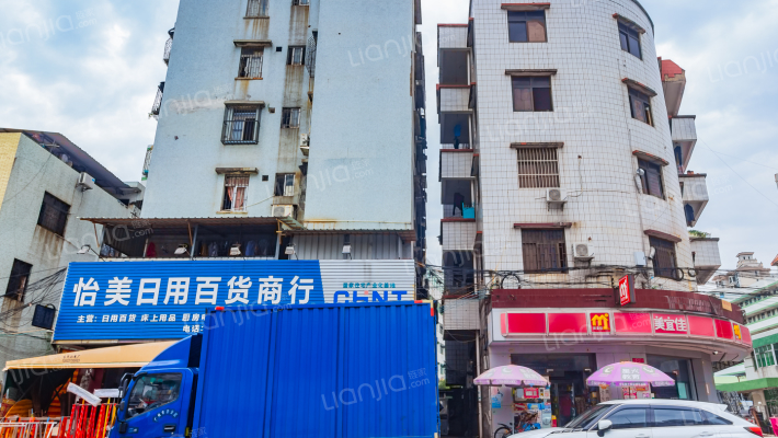 张家边康怡路税务所宿舍外景图