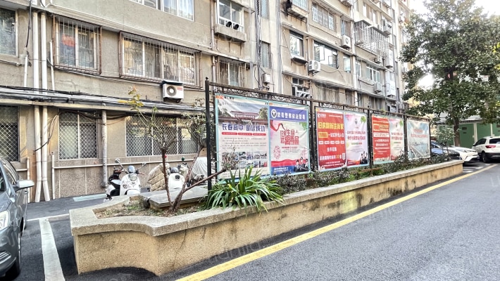 长征路建行家属院外景图