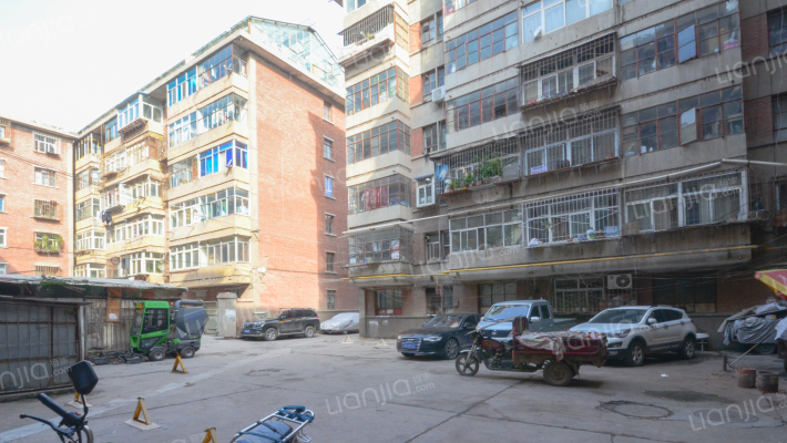 红泥沟职校住宅楼外景图