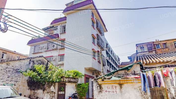 龙母庙街外景图