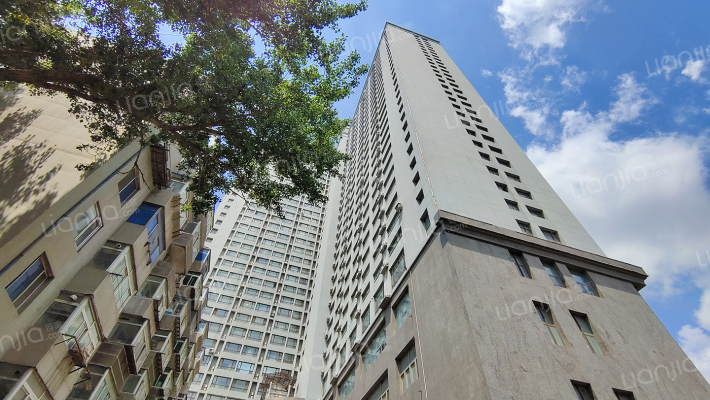 鲁尔大厦外景图