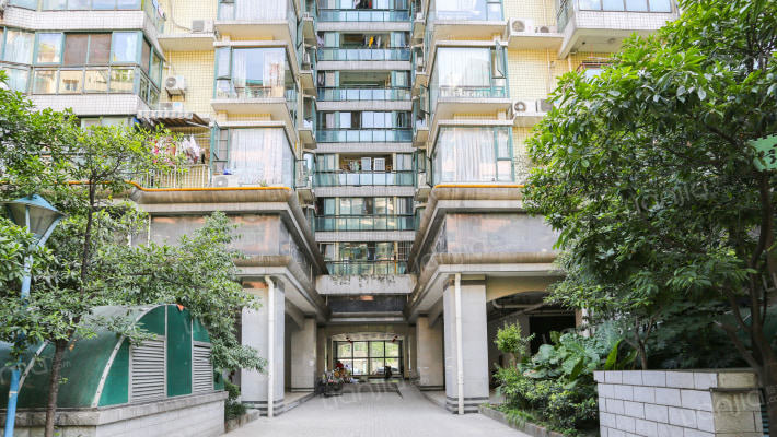 现代城人民公园外景图