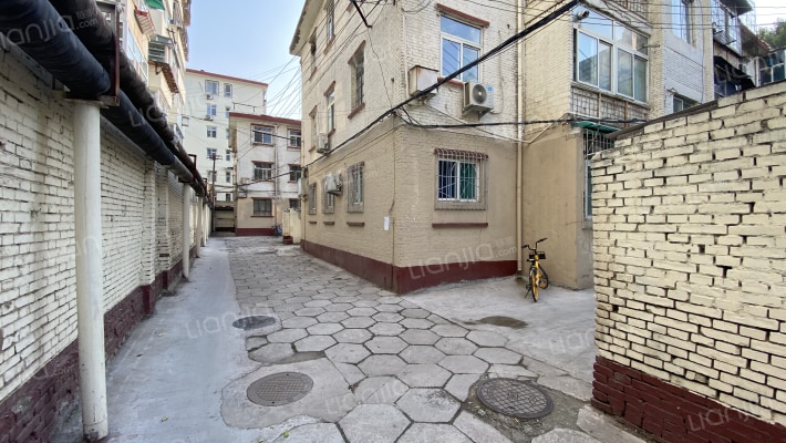 坝陵南街机械局宿舍外景图