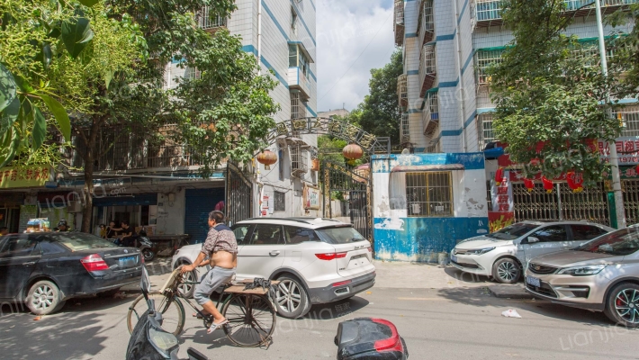 桂花园四五栋院落外景图