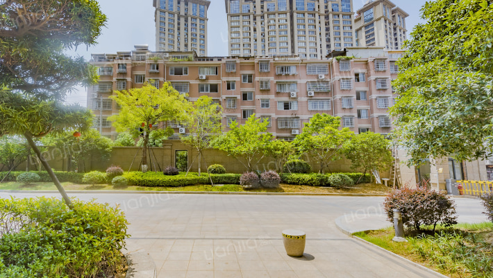 置成大厦外景图