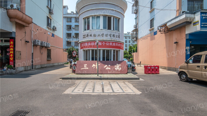 三峰公寓外景图