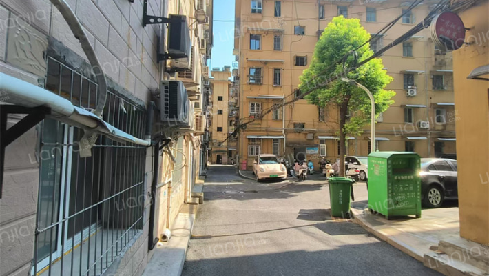 关岳庙街79号外景图