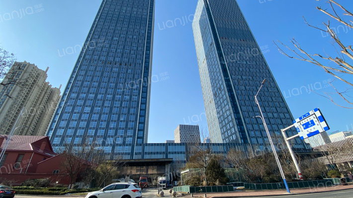 万达金融中心外景图