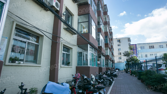 市交警三队宿舍外景图