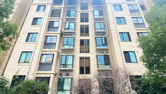 城南春天外景图