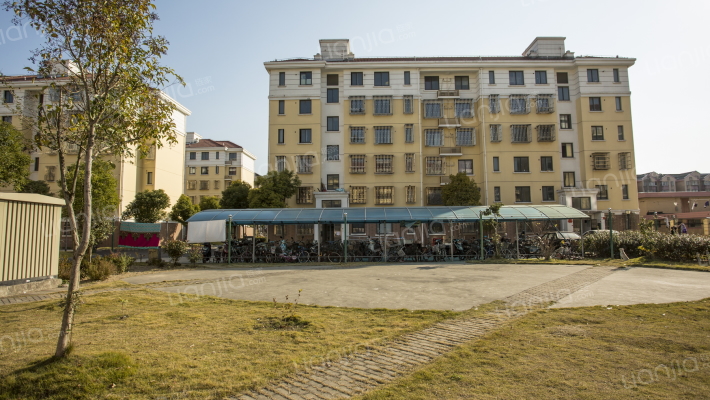 施镇公寓外景图