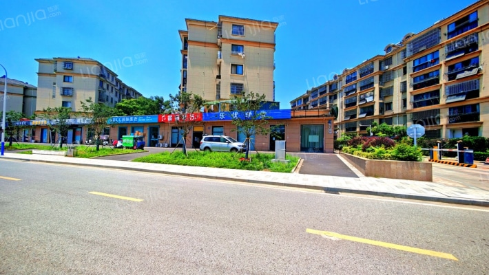 溪畔橡园外景图