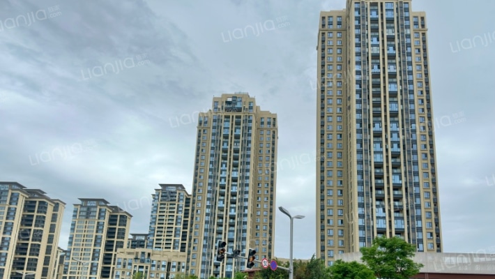 澜岸听溪外景图