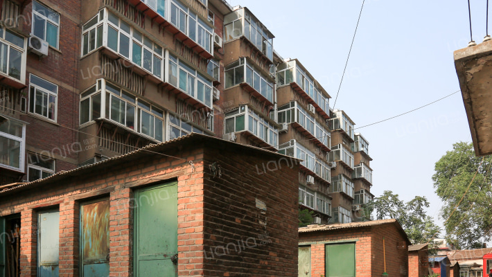 堤口重汽宿舍外景图