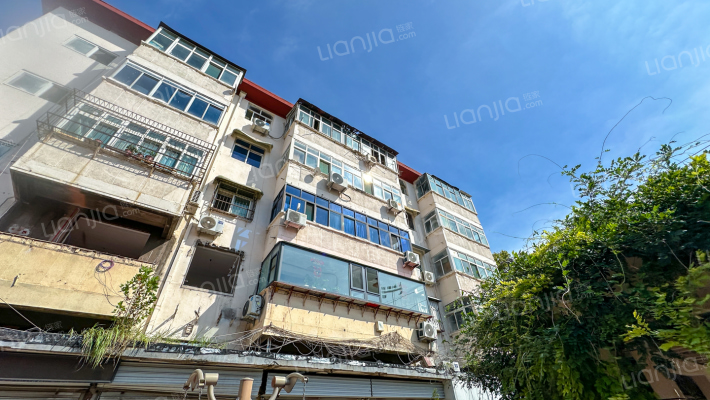 百货公司楼外景图