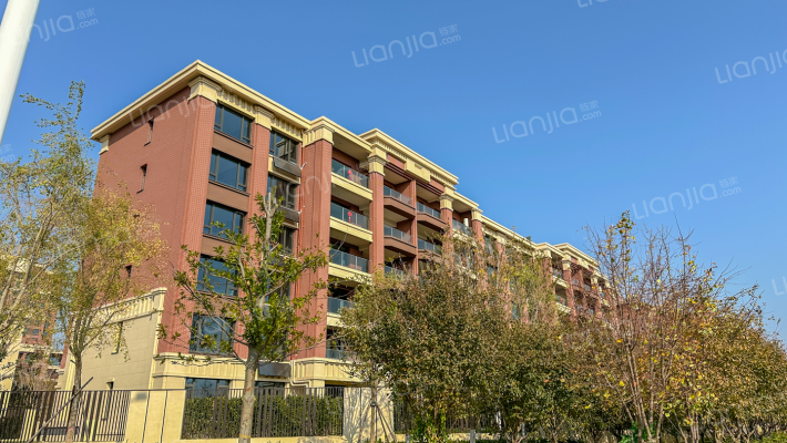 春华秋实·梅园外景图