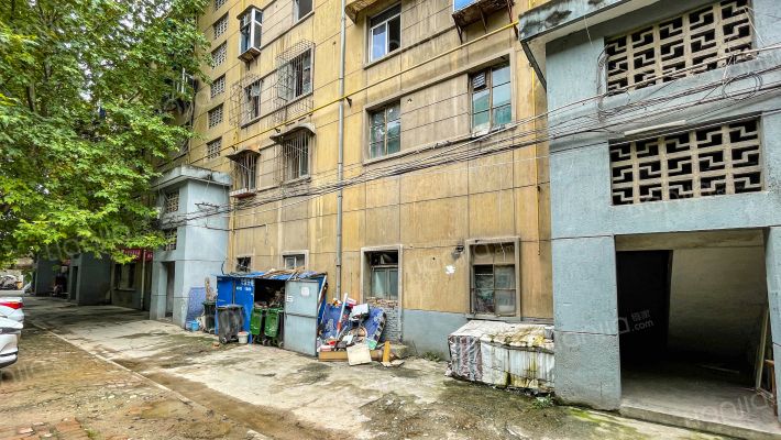 针厂家属院外景图