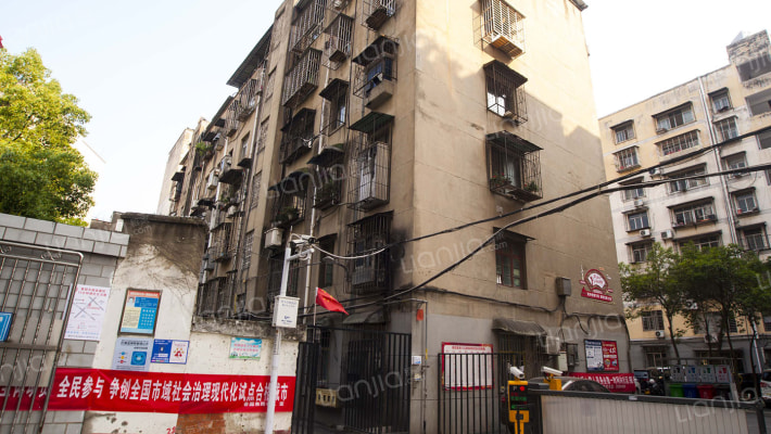 汽配公司家属院外景图