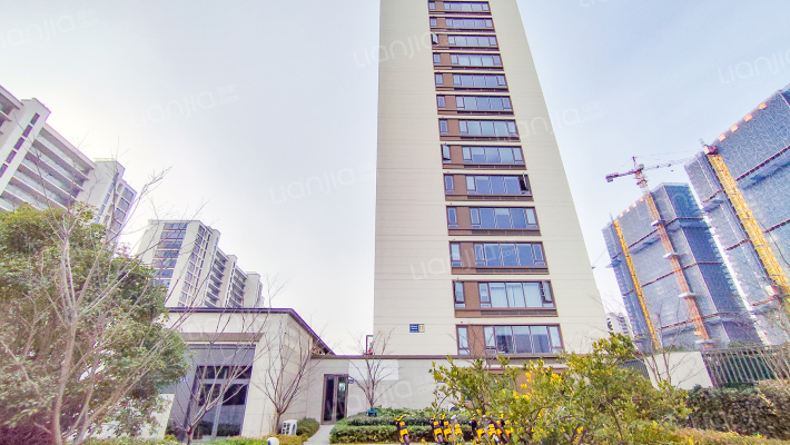 中天晓月江南外景图