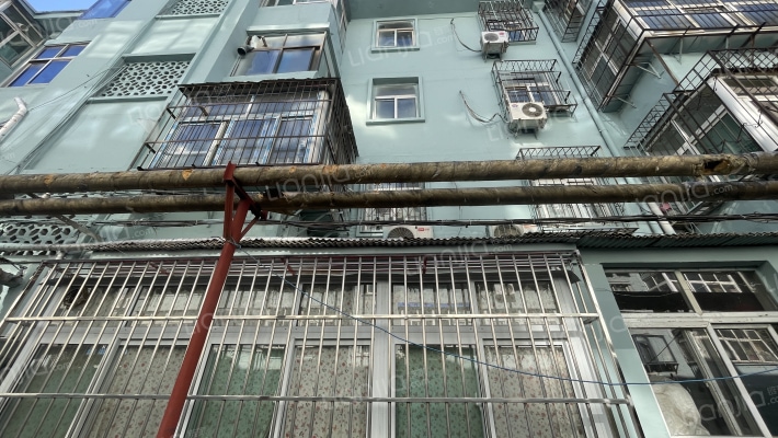 开关厂家属院外景图