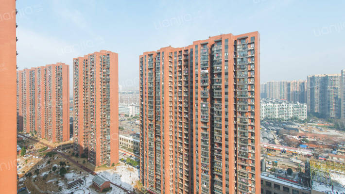 芷岸龙庭外景图