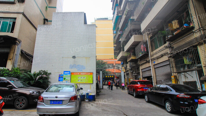 骑缘名居外景图